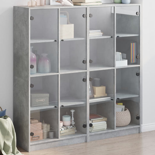 Boekenkast met deuren 136x37x142 cm bewerkt hout betongrijs is nu te koop bij PeponiXL, paradijselijk wonen!