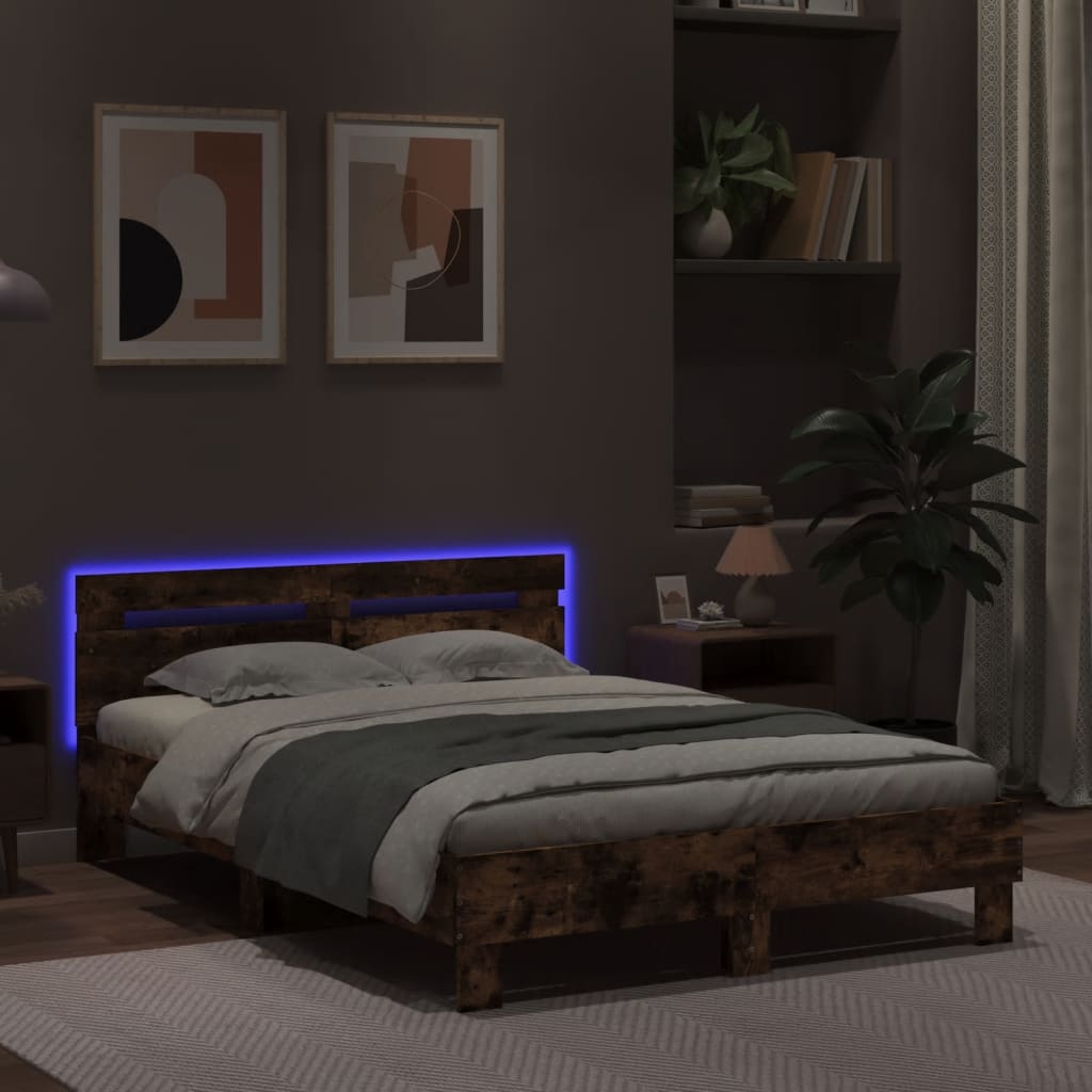 Bedframe met hoofdeinde en LED gerookt eikenkleurig 135x190 cm is nu te koop bij PeponiXL, paradijselijk wonen!