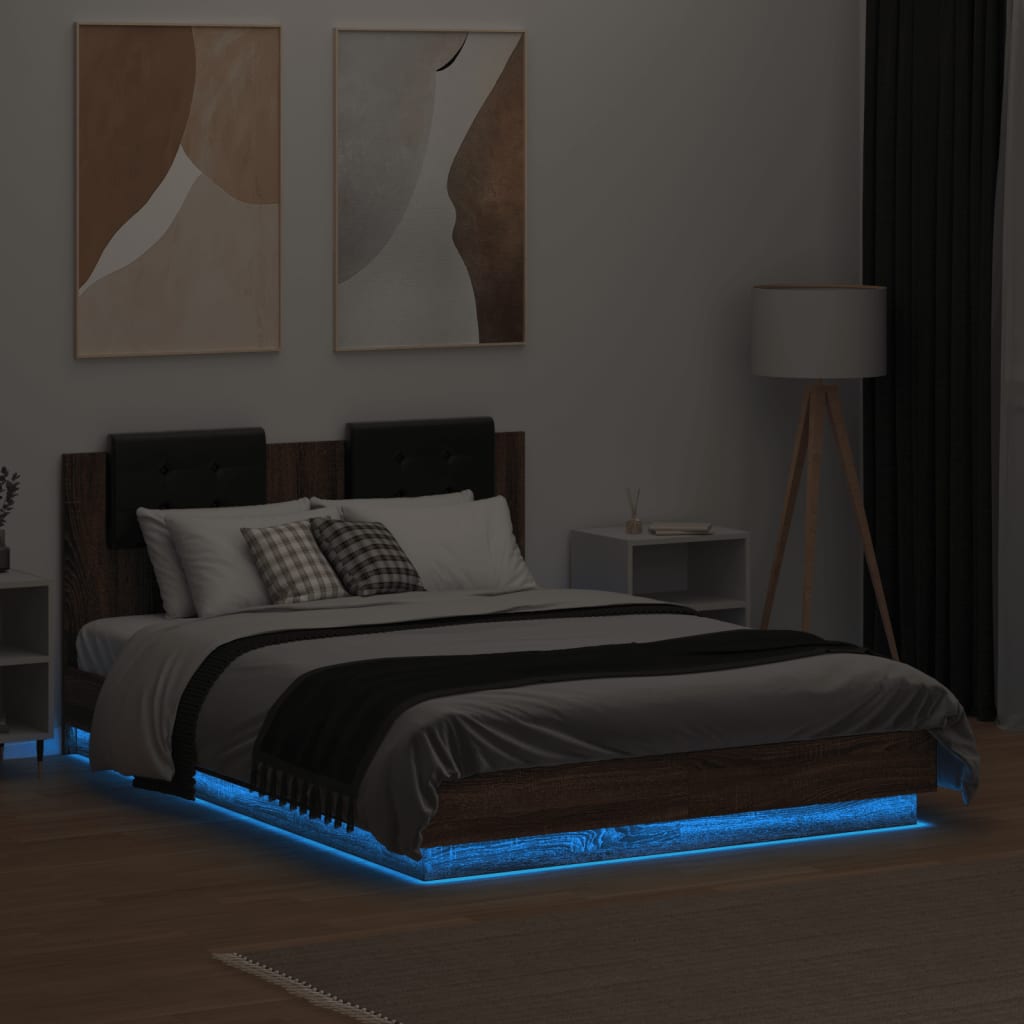 Bedframe met hoofdeinde en LED bruin eikenkleur 135x190 cm is nu te koop bij PeponiXL, paradijselijk wonen!