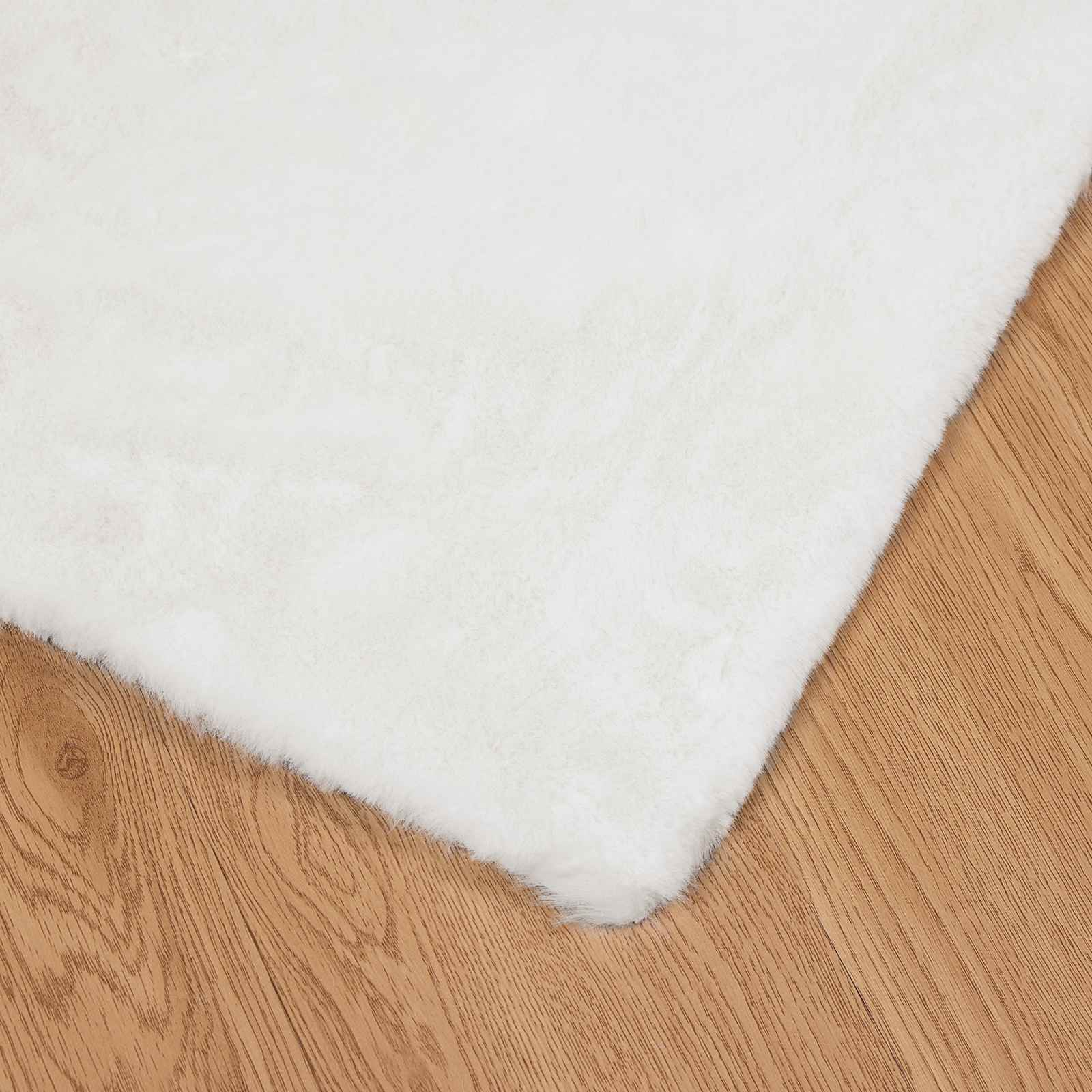 Antislip vloerkleed van imitatie konijnenbont OLITE Wit is nu te koop bij PeponiXL, paradijselijk wonen!