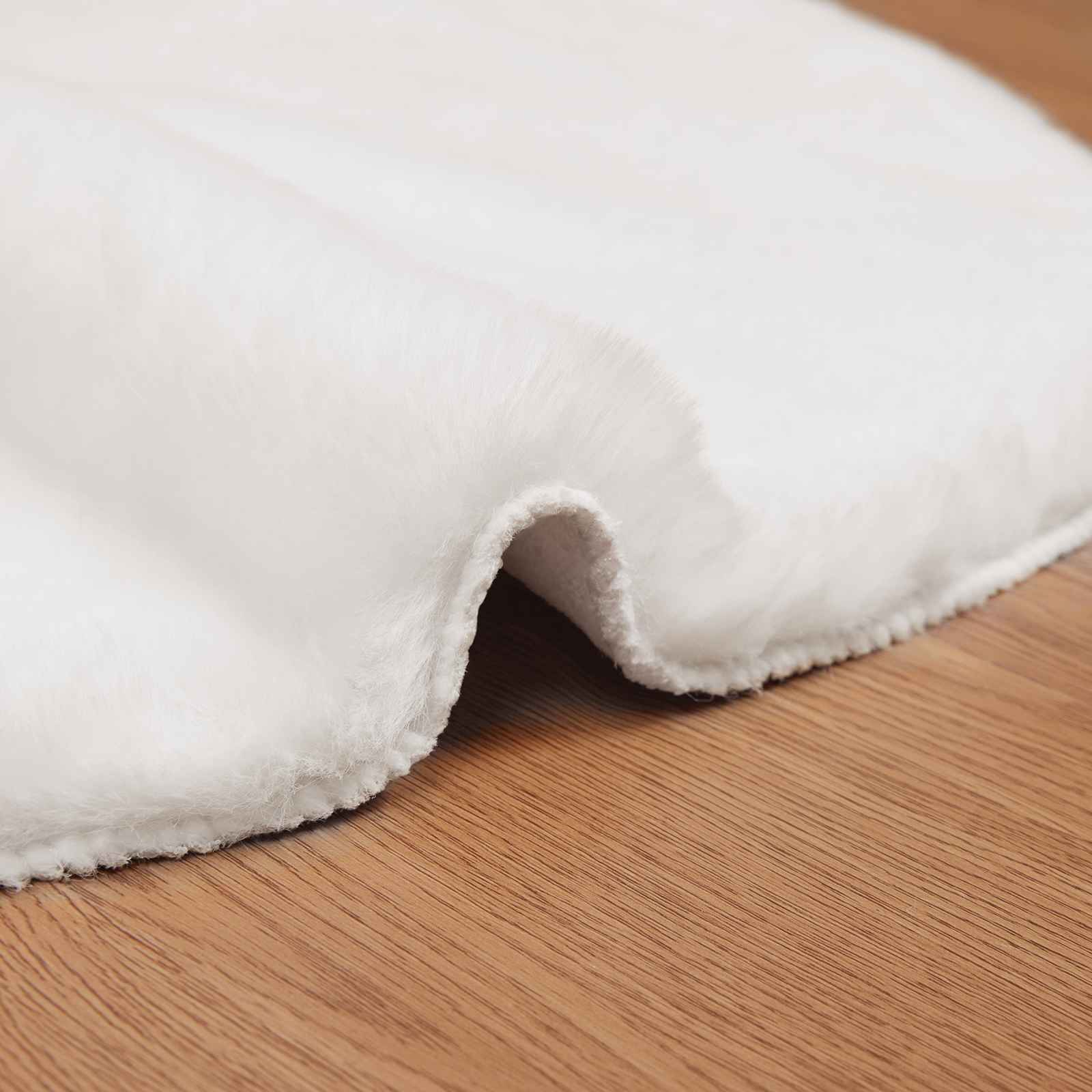Antislip vloerkleed van imitatie konijnenbont OLITE Wit is nu te koop bij PeponiXL, paradijselijk wonen!