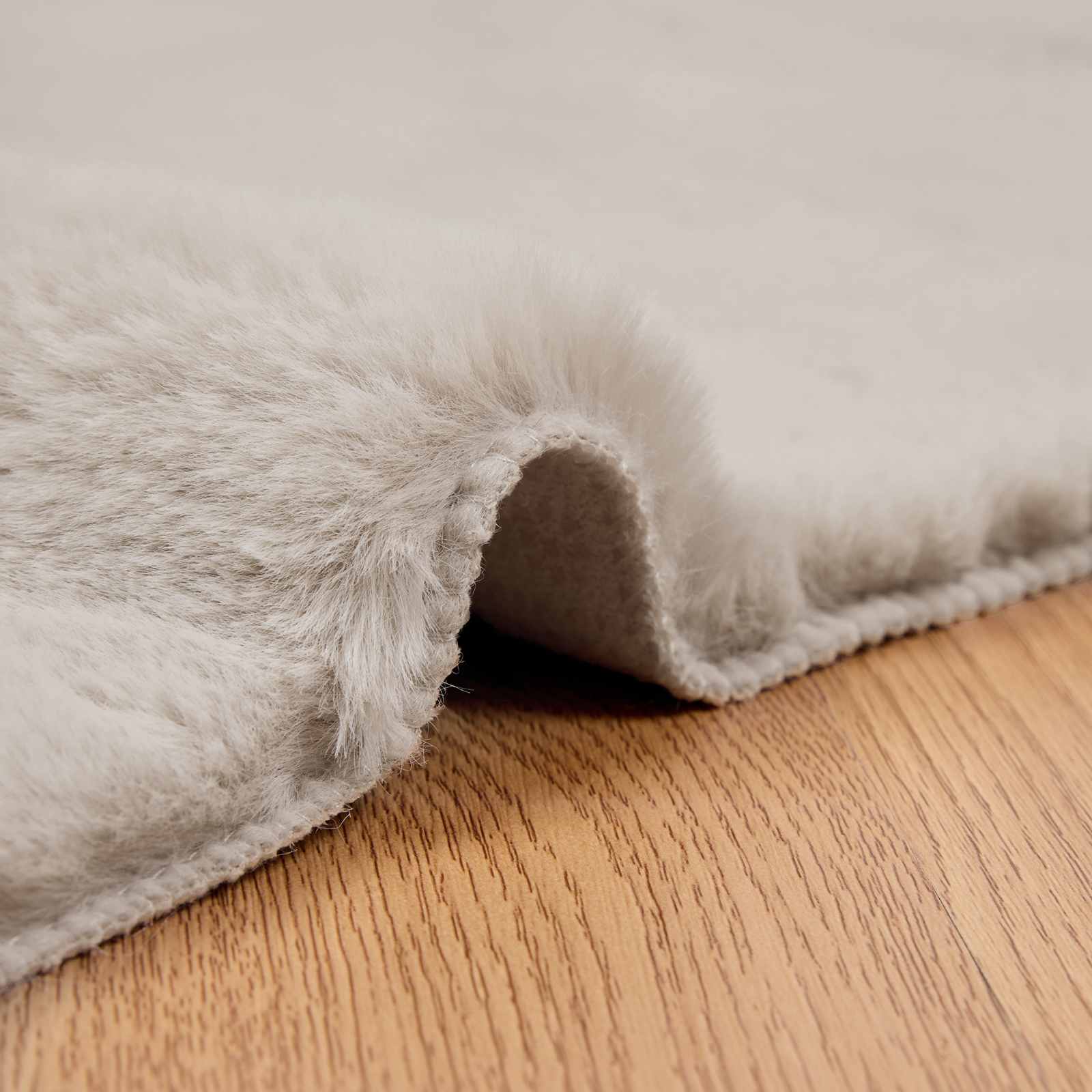 Antislip vloerkleed van imitatie konijnenbont OLITE Beige is nu te koop bij PeponiXL, paradijselijk wonen!
