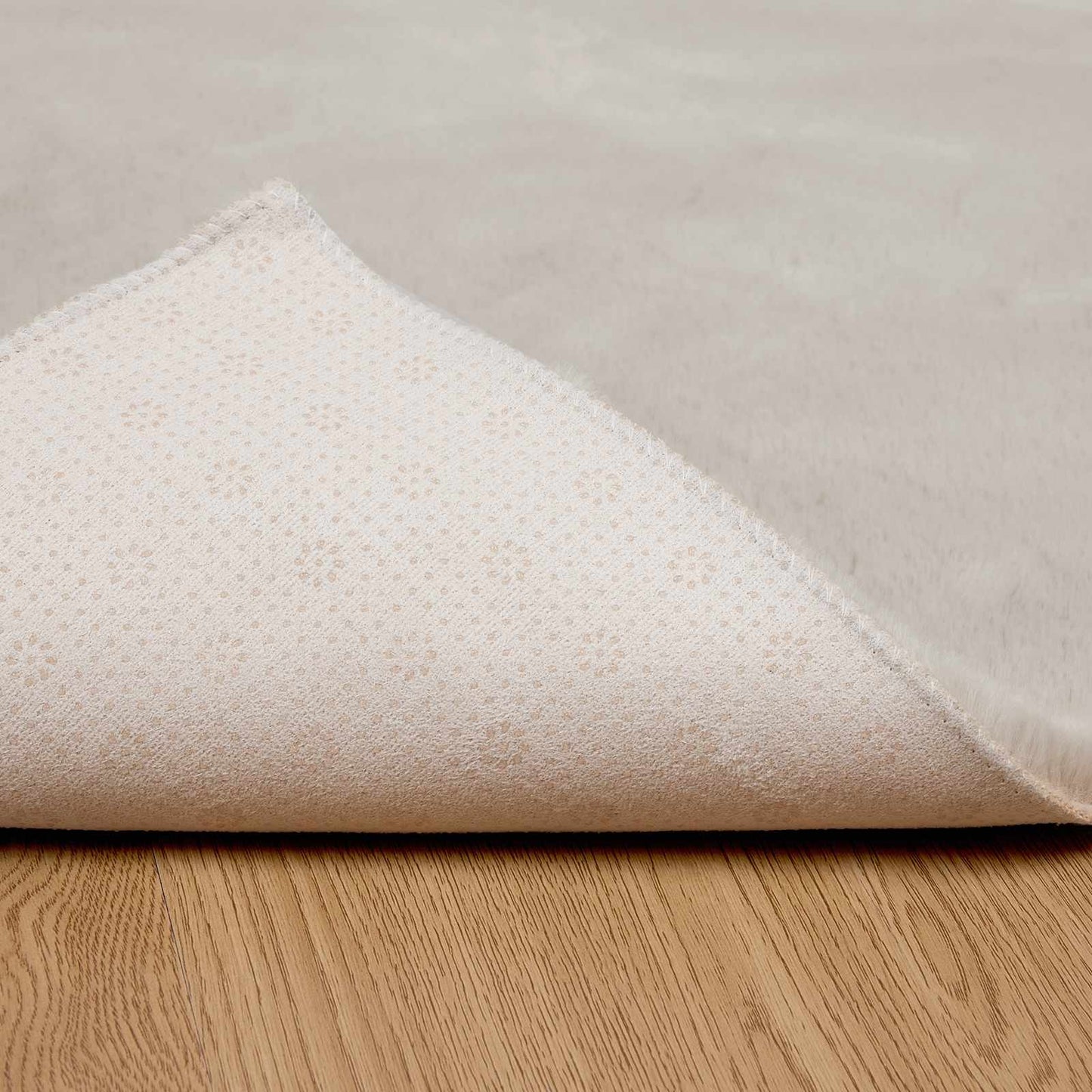 Antislip neplederen konijnenbont vloerkleed Olite Beige is nu te koop bij PeponiXL, paradijselijk wonen!