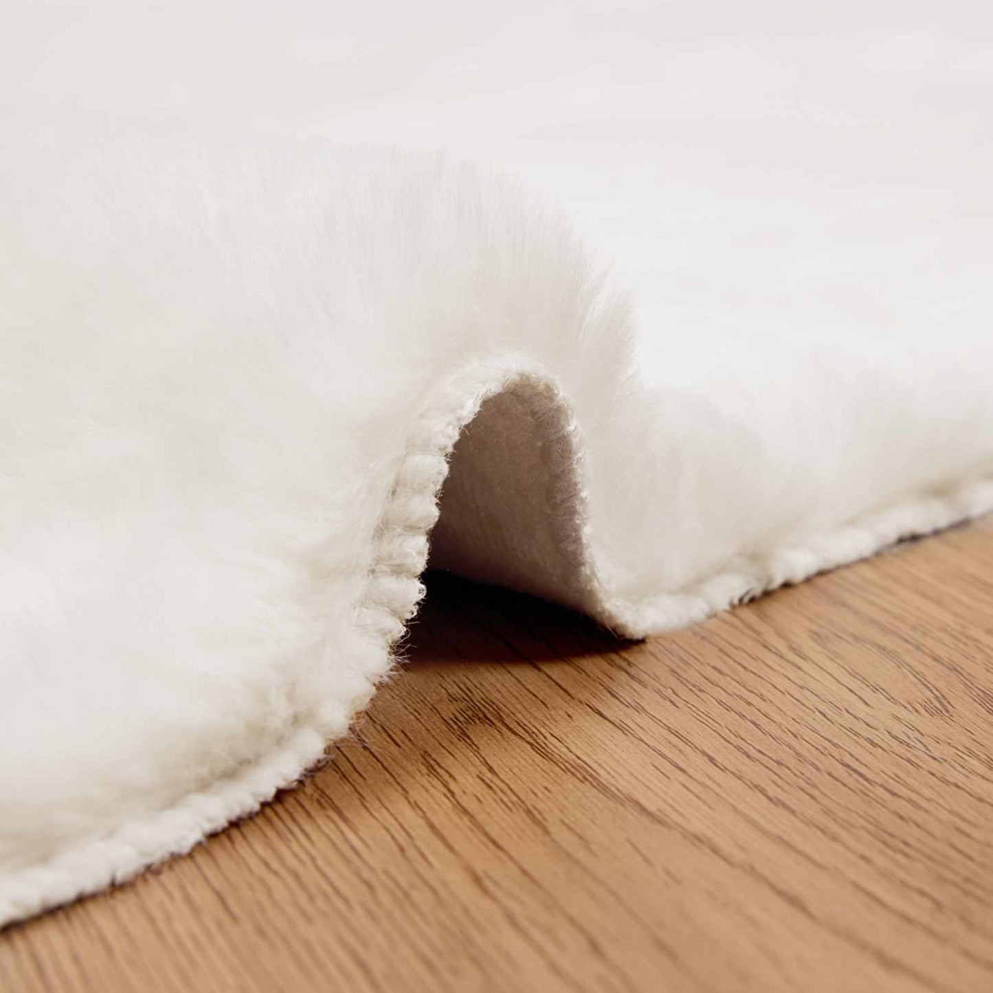 Antislip neplederen konijnenbont vloerkleed Olite Crème is nu te koop bij PeponiXL, paradijselijk wonen!