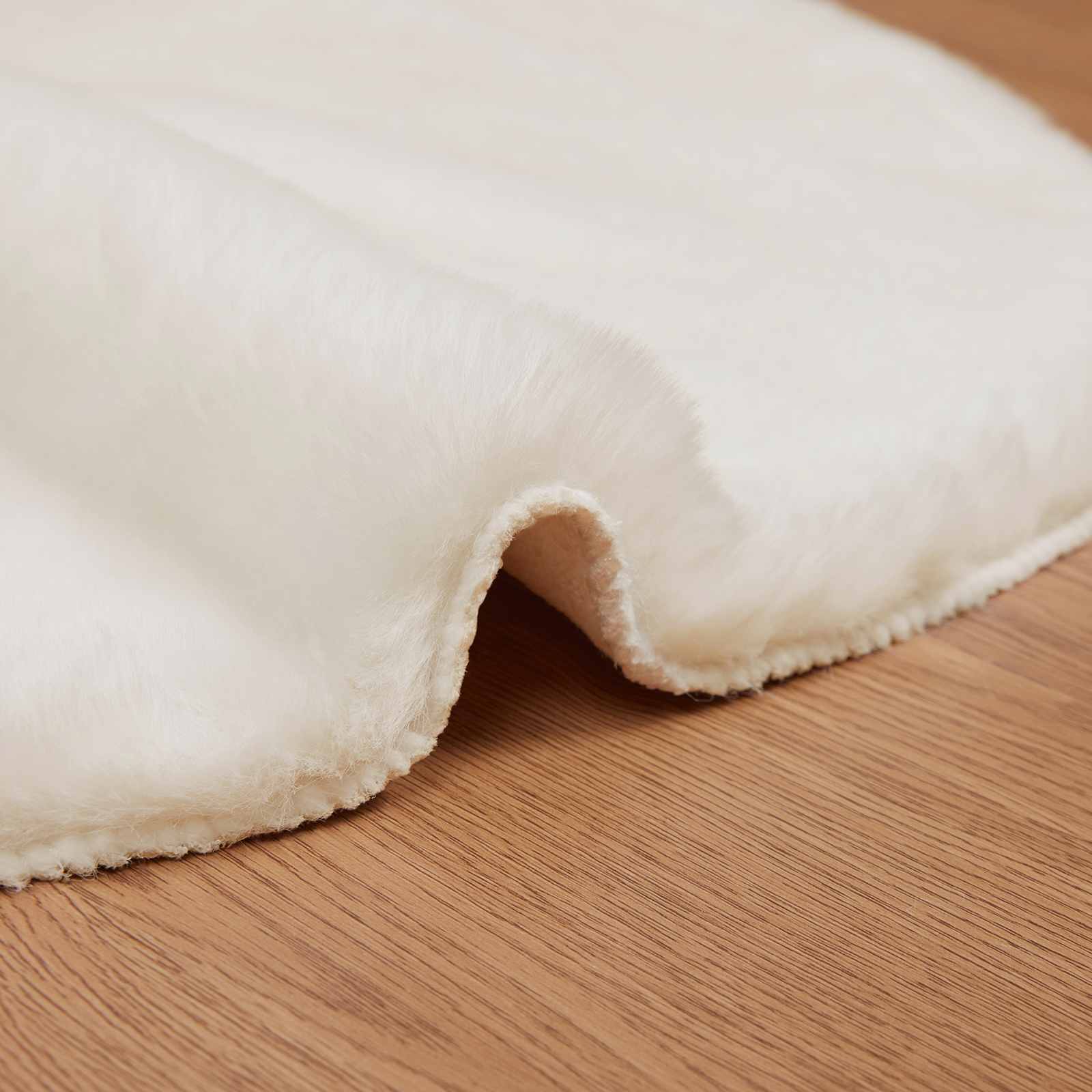 Antislip vloerkleed van imitatie konijnenbont OLITE 50 x 80 cm is nu te koop bij PeponiXL, paradijselijk wonen!