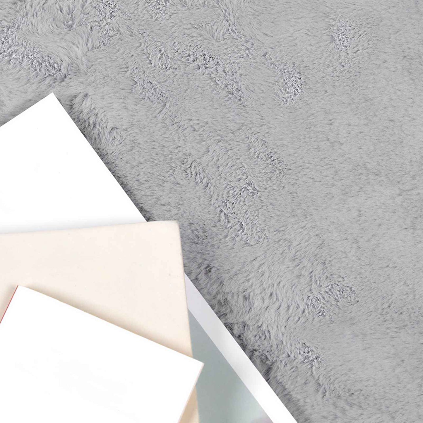 Antislip vloerkleed van imitatie konijnenbont OLITE Grijs is nu te koop bij PeponiXL, paradijselijk wonen!