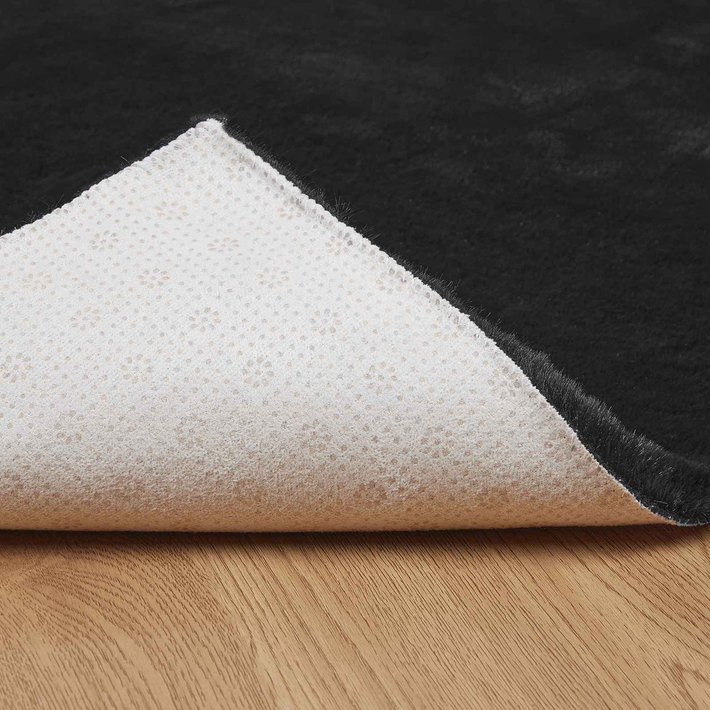 Antislip vloerkleed van imitatie konijnenbont OLITE Zwart is nu te koop bij PeponiXL, paradijselijk wonen!
