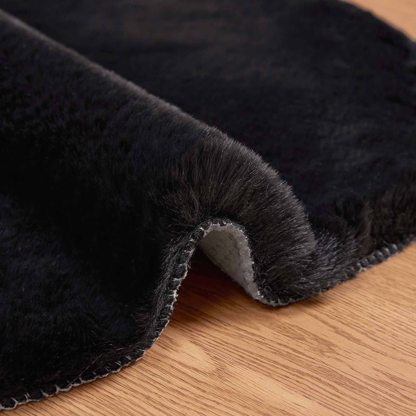 Antislip vloerkleed van imitatie konijnenbont OLITE Zwart is nu te koop bij PeponiXL, paradijselijk wonen!