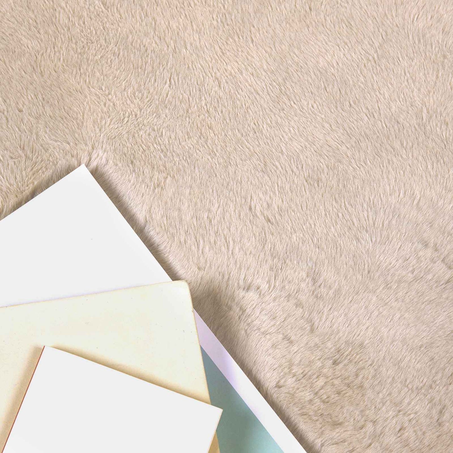 Antislip vloerkleed van imitatie konijnenbont OLITE Taupe is nu te koop bij PeponiXL, paradijselijk wonen!