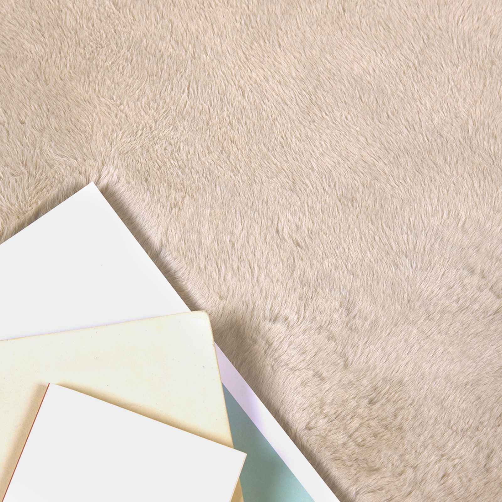 Antislip vloerkleed van imitatie konijnenbont OLITE Taupe is nu te koop bij PeponiXL, paradijselijk wonen!