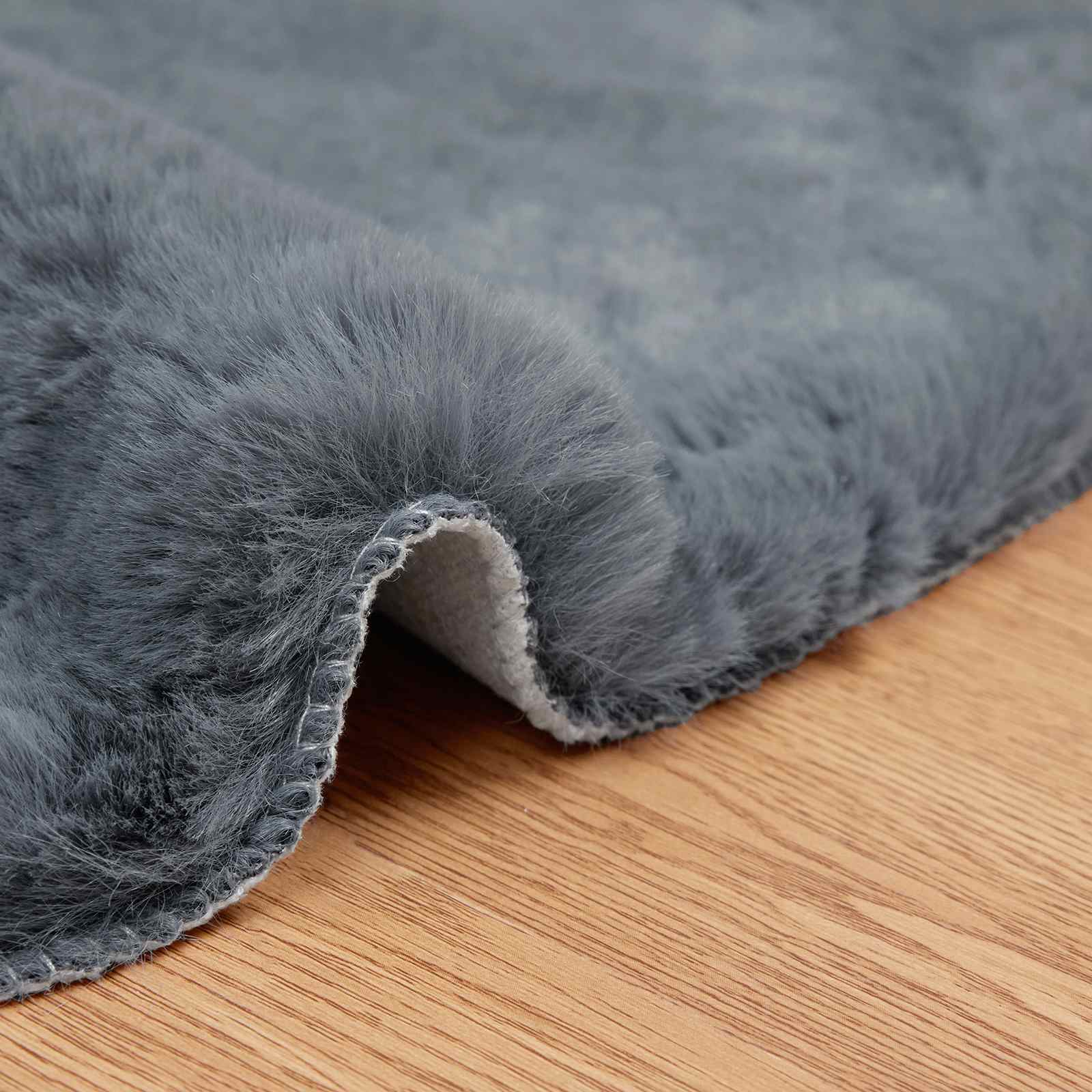Antislip vloerkleed van imitatie konijnenbont OLITE 50 x 80 cm is nu te koop bij PeponiXL, paradijselijk wonen!