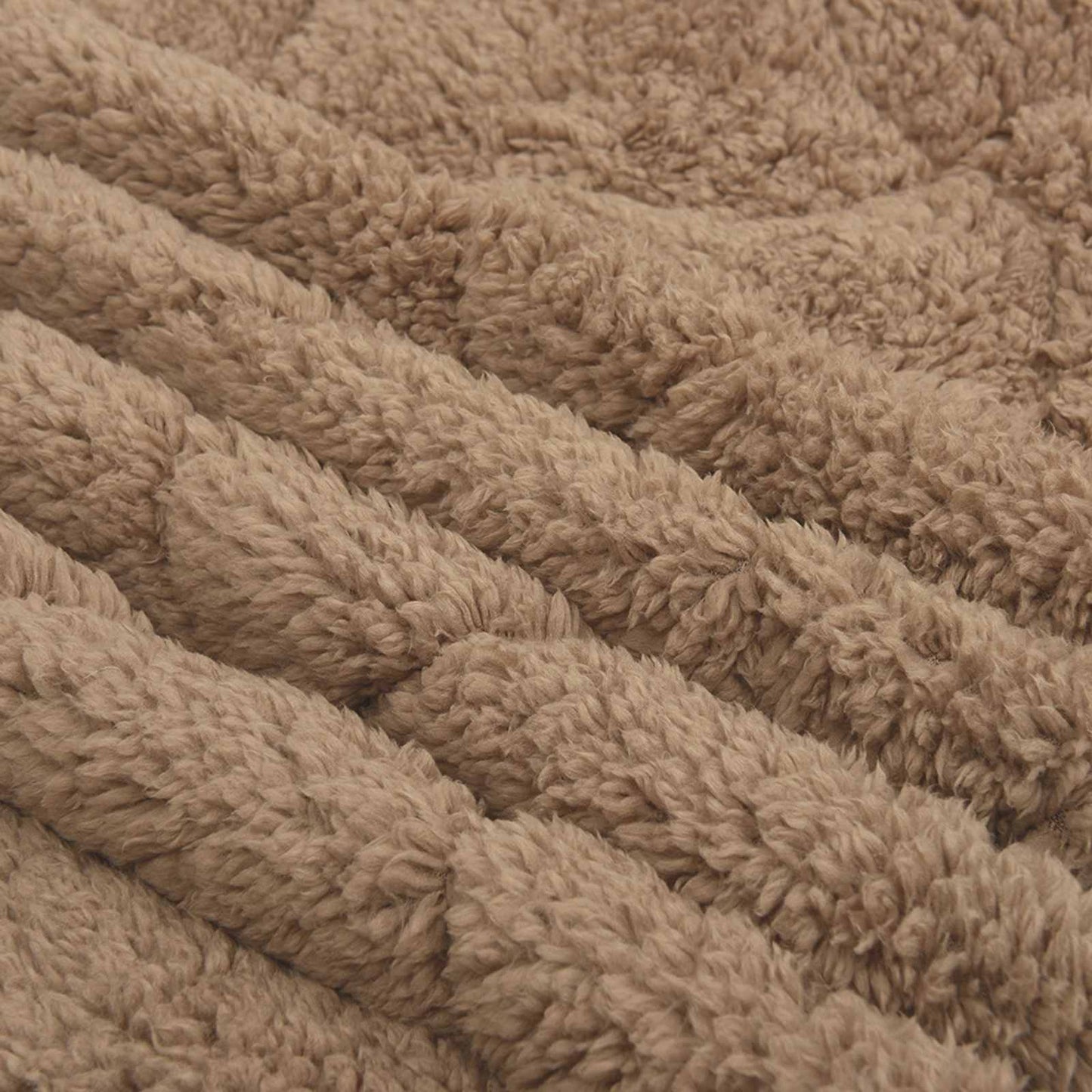 Winter Dekbed Taupe 240 x 260 cm Microfiber en Teddy fleece is nu te koop bij PeponiXL, paradijselijk wonen!